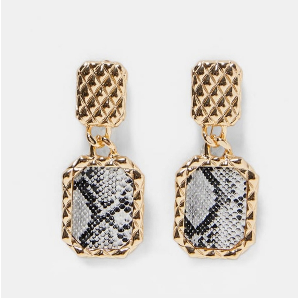 New ๐
Snakeskin Prinnted Earrings - Picture 2 of 4